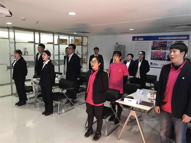 不忘初心，，撸起袖子加油干